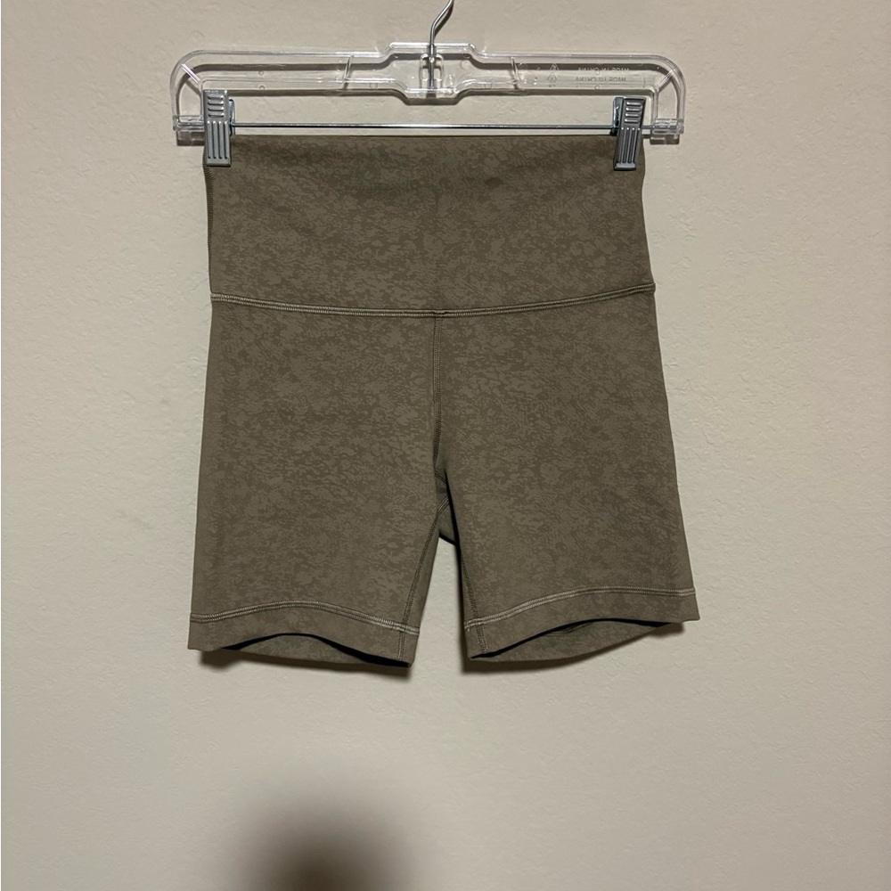 Lululemon Green Wunder Train Shorts Patterned
